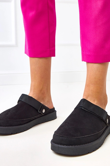 Mules noires avec velcro...