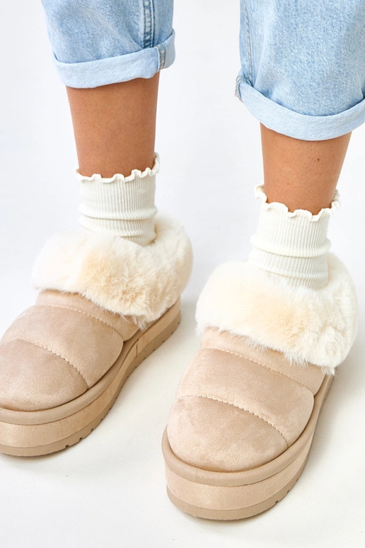 Zandkleurige korte sneeuwlaarzen...