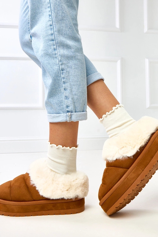 Braune kurze gefütterte Schneestiefel...