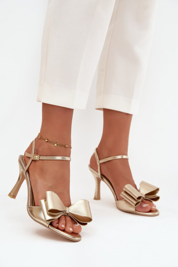 Sandalen mit dünnen Absätzen mit Bändern goldene Farbe Noliva 2