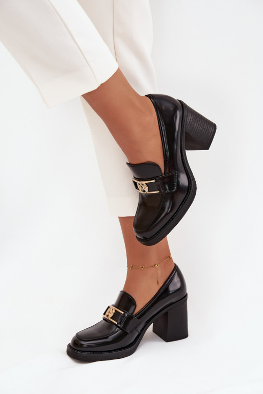 chaussures Féminin avec des talons Ze couleur doréem Detalem couleur noire Privelle