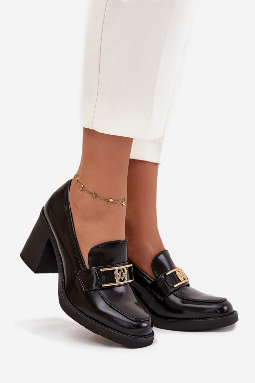 chaussures Féminin avec des talons Ze couleur doréem Detalem couleur noire Privelle