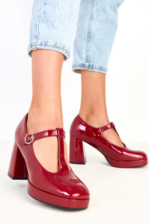 Adaoha bordeauxfarbene Halbschuhe auf... Adaoha bordeauxfarbene Halbschuhe auf...