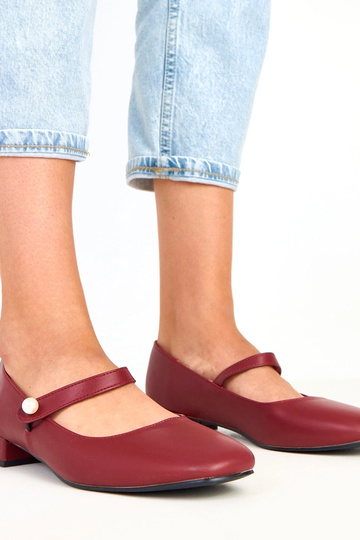 Alya Bordeaux hakken op een...