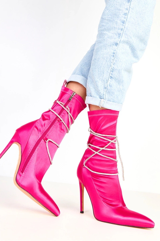 Bottines roses satinées à talon...