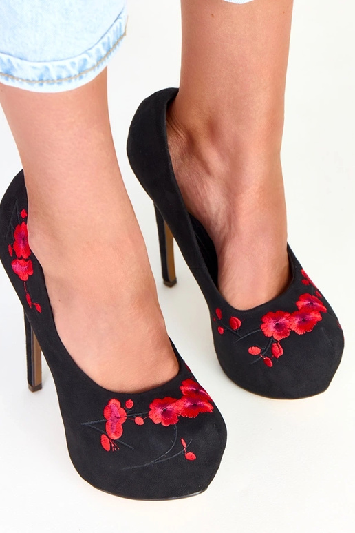 Etilka zwarte hakken op plateau... Etilka zwarte hakken op plateau...