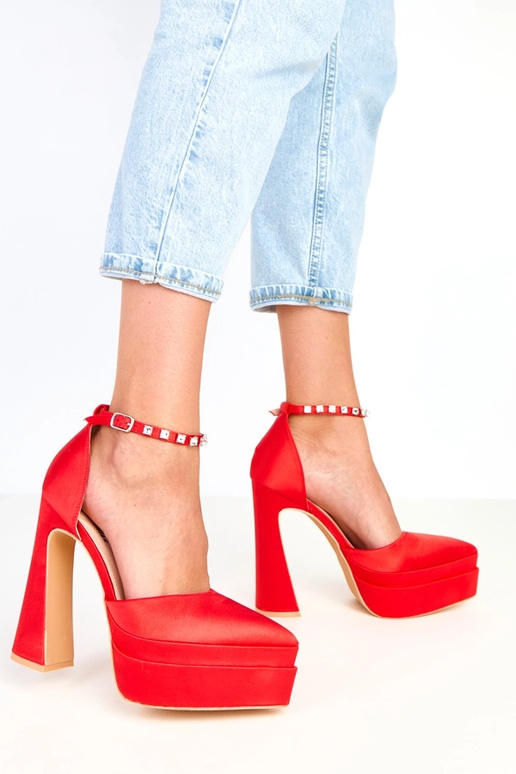 Escarpins rouges à plateforme avec... Escarpins rouges à plateforme avec...