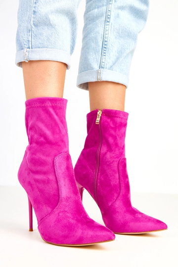 Violette Stiefeletten mit Wildleder-Applikationen am Absatz Nanila