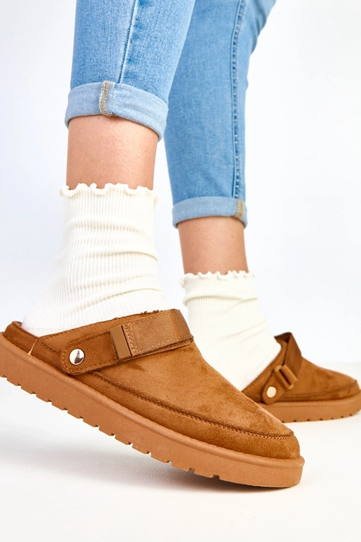 Braune Pantoletten mit... Braune Pantoletten mit...