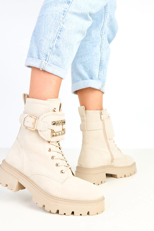 Bottes chaudes couleur sable sur...