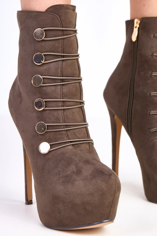 Groene botines op een platform en...