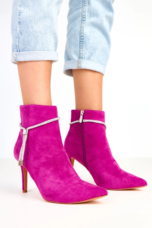 Bottes violettes à talon haut avec...