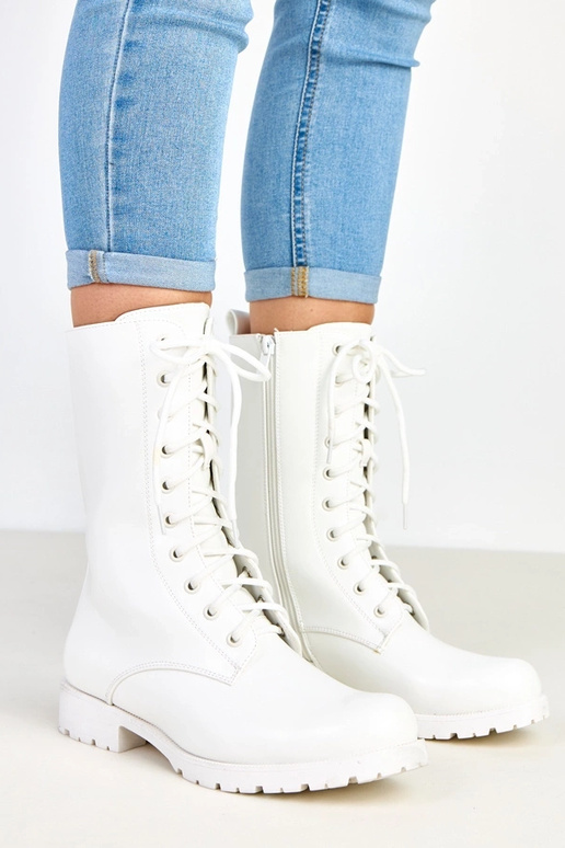 Bottes blanches à petit talon avec...