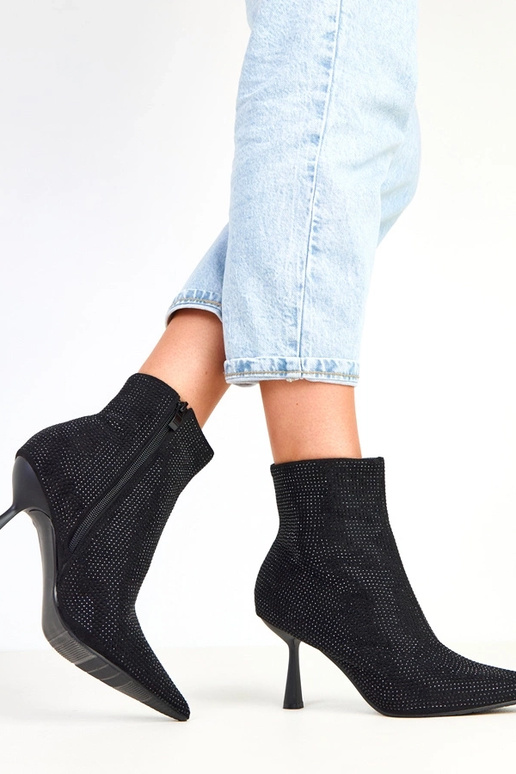 Zwarte botines op hoge hak versierd... Zwarte botines op hoge hak versierd...