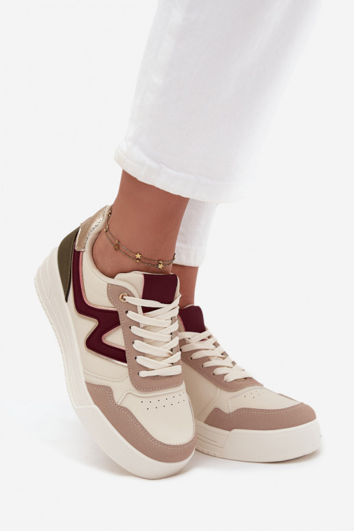 Chaussures modèle baskets Féminin avec une plateforme avec des détails dorés beige Zalvra Chaussures modèle baskets Féminin avec une plateforme avec des détails dorés beige Zalvra