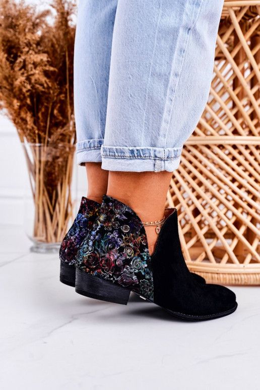 Bottes pour femmes Il fautciejka couleur noire avec des fleurs 04091-57