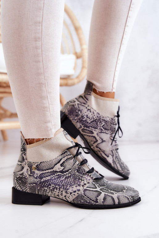 Dameslaarzen van suède Schoenen met imitatie slangenleer Het heeftciejka 04744-03 beige Dameslaarzen van suède Schoenen met imitatie slangenleer Het heeftciejka 04744-03 beige