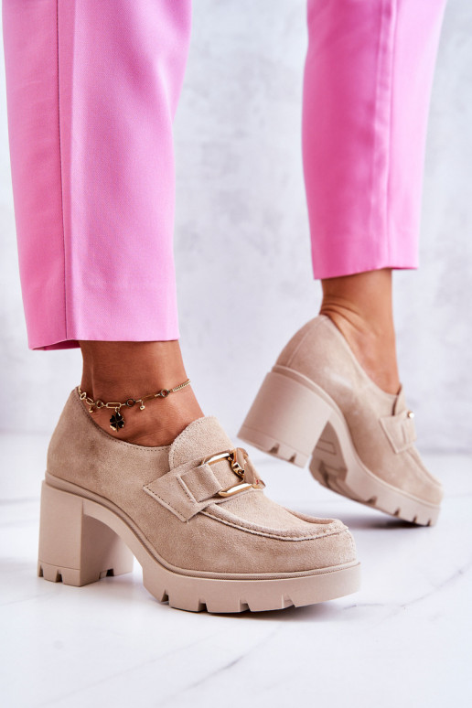 Style élégant chaussures avec des talons avec des détails dorés couleur ivoire Lemar Harmell Style élégant chaussures avec des talons avec des détails dorés couleur ivoire Lemar Harmell