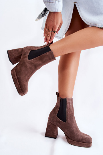 Chaussures en daim Sur des talons massifs Laura Messi 2519 marron