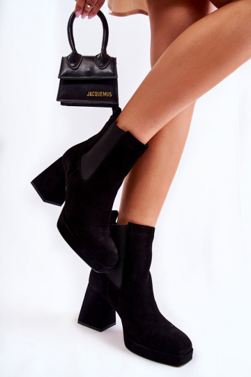 Chaussures en daim Sur des talons massifs Laura Messi 2519 couleur noire