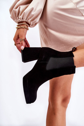 Chaussures en daim Sur des talons massifs Laura Messi 2519 couleur noire 2