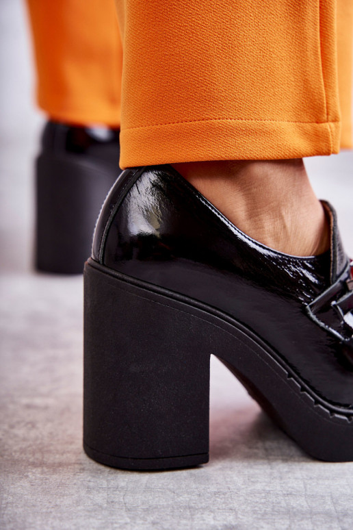 avec effet vernis chaussures Sur un énorme poteau couleur noire Lemar Jaime avec effet vernis chaussures Sur un énorme poteau couleur noire Lemar Jaime