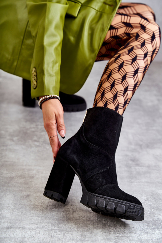 Chaussures en daim avec des talons couleur noire Elia Chaussures en daim avec des talons couleur noire Elia