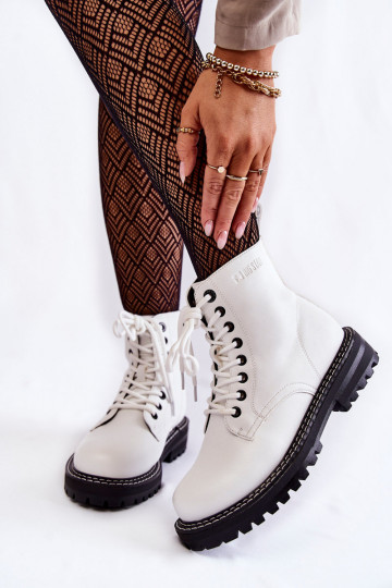 Féminin Bottes avec une plateforme Big Star KK274539 couleur blanche 2