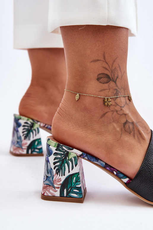 Féminin Pantoufles en cuir avec des talons LeÀski Shoes 3209/K couleur noire Féminin Pantoufles en cuir avec des talons LeÀski Shoes 3209/K couleur noire