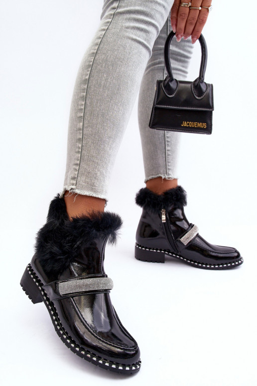 Faible Bottes avec effet vernis avec un manteau de fourrure Et la décoration S.Barski MR870-74 couleur noire Faible Bottes avec effet vernis avec un manteau de fourrure Et la décoration S.Barski MR870-74 couleur noire