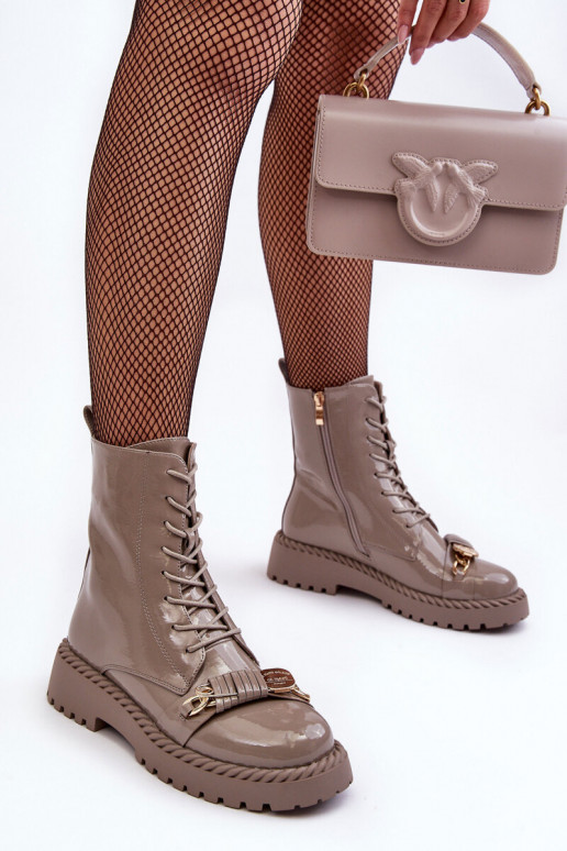 Féminin avec effet vernis Bottines de travail avec des ornements beige S.Barski MR870-67 Féminin avec effet vernis Bottines de travail avec des ornements beige S.Barski MR870-67