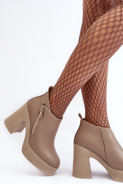 Bottes pour femmes Sur un énorme poteau avec fermetures éclair 1755 Zazoo beige