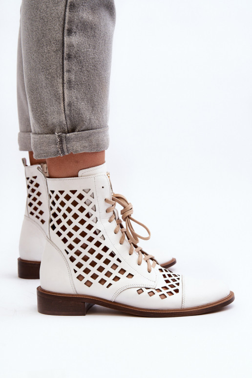 Zazoo 2695 avec des éléments ajourés Peau Bottes couleur blanche Zazoo 2695 avec des éléments ajourés Peau Bottes couleur blanche