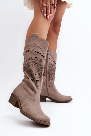 Zazoo 4043 en daim bottes Sur un talon bas avec des éléments ajourés couleur cappuccino