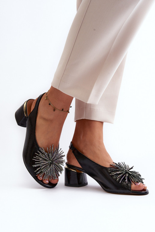 Damensandalen mit Ornamenten Laura Messi 2719 schZuarze Farbe Damensandalen mit Ornamenten Laura Messi 2719 schZuarze Farbe