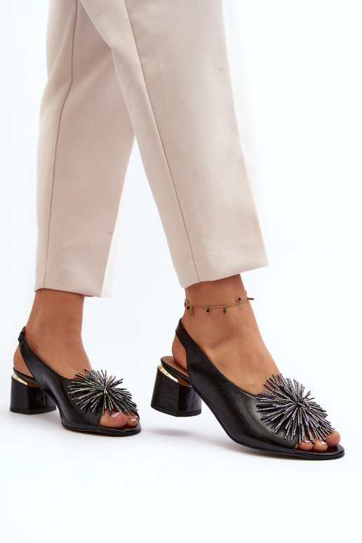 Damensandalen mit Ornamenten Laura Messi 2719 schZuarze Farbe Damensandalen mit Ornamenten Laura Messi 2719 schZuarze Farbe