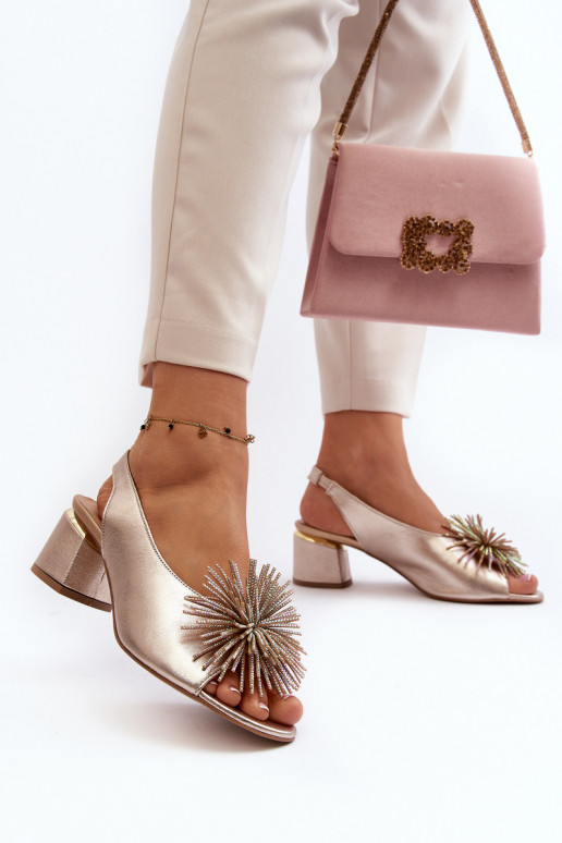 Sandales pour femmes avec des ornements Laura Messi 2719 couleur dorée Sandales pour femmes avec des ornements Laura Messi 2719 couleur dorée