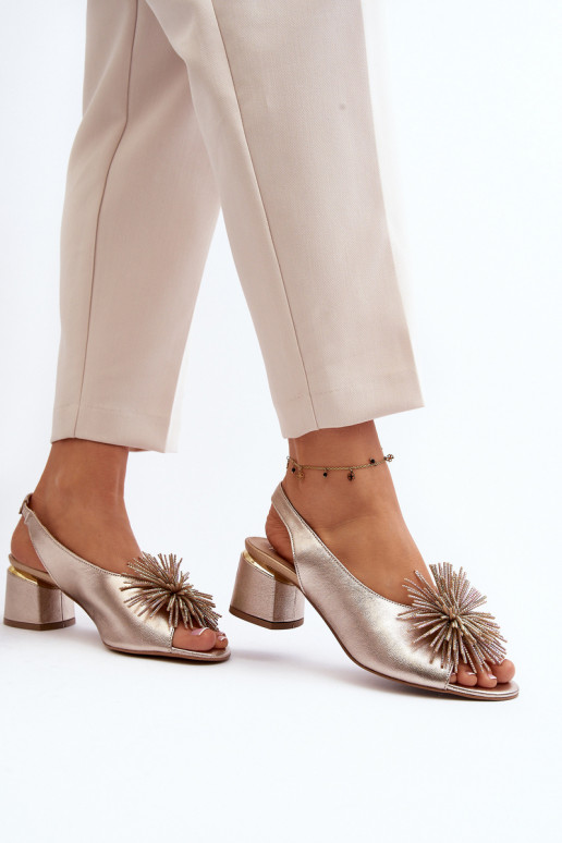 Sandales pour femmes avec des ornements Laura Messi 2719 couleur dorée Sandales pour femmes avec des ornements Laura Messi 2719 couleur dorée