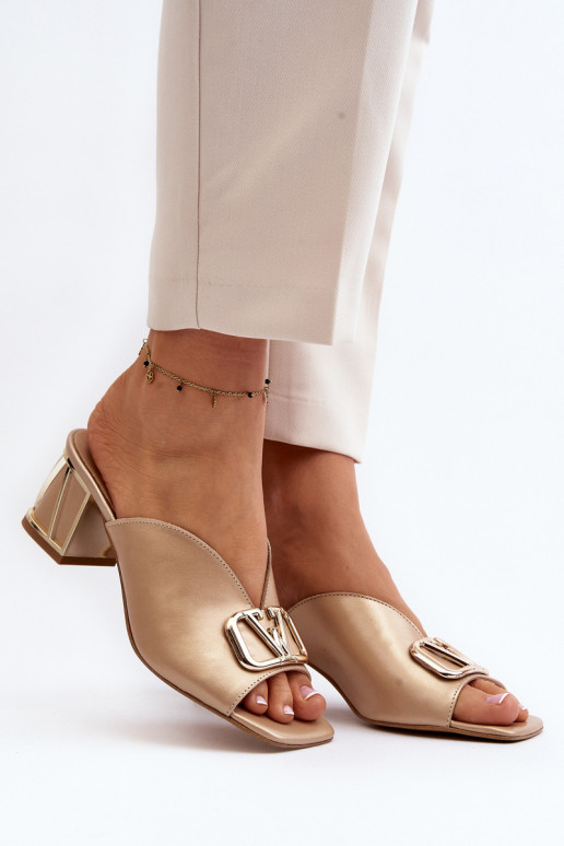 Eleganter Stil Damenhausschuhe mit Absätzen Laura Messi 2771 goldene Farbe Eleganter Stil Damenhausschuhe mit Absätzen Laura Messi 2771 goldene Farbe