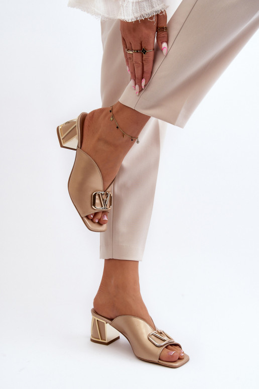 Style élégant Pantoufles pour femmes avec des talons Laura Messi 2771 couleur dorée Style élégant Pantoufles pour femmes avec des talons Laura Messi 2771 couleur dorée