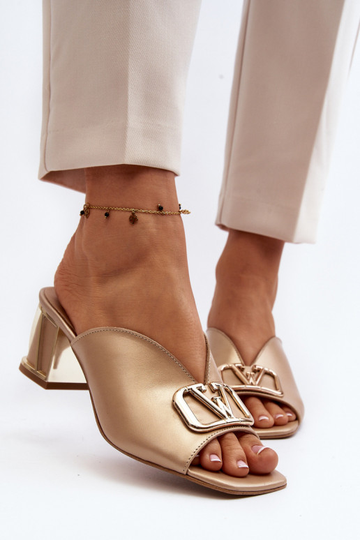 Style élégant Pantoufles pour femmes avec des talons Laura Messi 2771 couleur dorée Style élégant Pantoufles pour femmes avec des talons Laura Messi 2771 couleur dorée