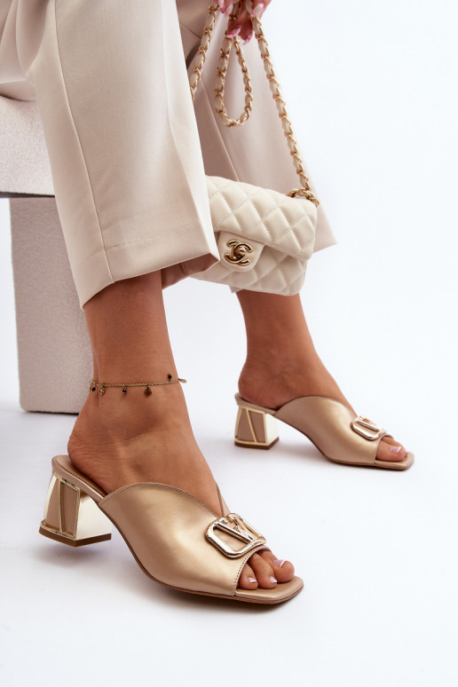 Eleganter Stil Damenhausschuhe mit Absätzen Laura Messi 2771 goldene Farbe Eleganter Stil Damenhausschuhe mit Absätzen Laura Messi 2771 goldene Farbe