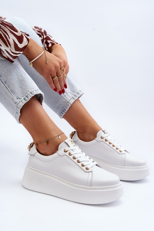Féminin Peau Chaussures modèle baskets avec une plateforme CheBello 4367 couleur blanche