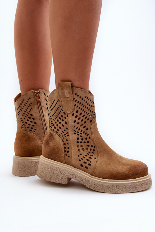 Zazoo 3470 Chaussures en daim Féminin avec des talons larges avec des éléments ajourés beige Zazoo 3470 Chaussures en daim Féminin avec des talons larges avec des éléments ajourés beige