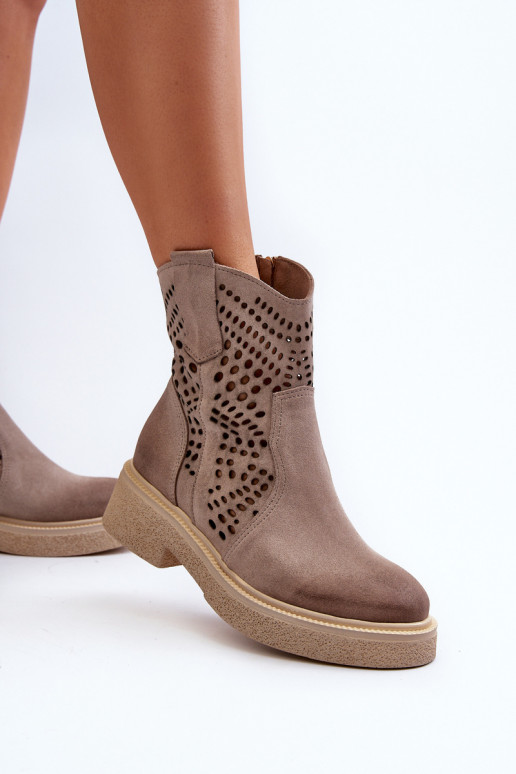 Zazoo 3470 Chaussures en daim Féminin avec des talons larges avec des éléments ajourés couleur cappuccino Zazoo 3470 Chaussures en daim Féminin avec des talons larges avec des éléments ajourés couleur cappuccino