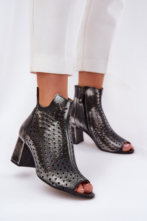 Peau Bottes ajourées Il fautciejka 05420-01 couleur noire Peau Bottes ajourées Il fautciejka 05420-01 couleur noire