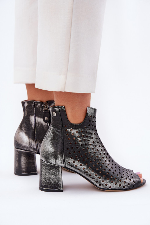 Peau Bottes ajourées Il fautciejka 05420-01 couleur noire Peau Bottes ajourées Il fautciejka 05420-01 couleur noire