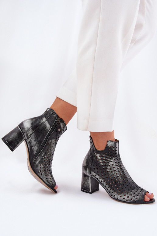 Peau Bottes ajourées Il fautciejka 05420-01 couleur noire Peau Bottes ajourées Il fautciejka 05420-01 couleur noire