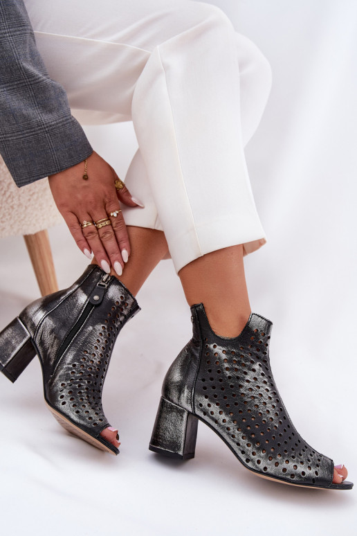 Peau Bottes ajourées Il fautciejka 05420-01 couleur noire Peau Bottes ajourées Il fautciejka 05420-01 couleur noire