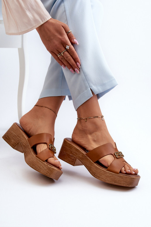 Zazoo 40412 Peau Style élégant Pantoufles pour femmes avec des détails dorés marron Zazoo 40412 Peau Style élégant Pantoufles pour femmes avec des détails dorés marron